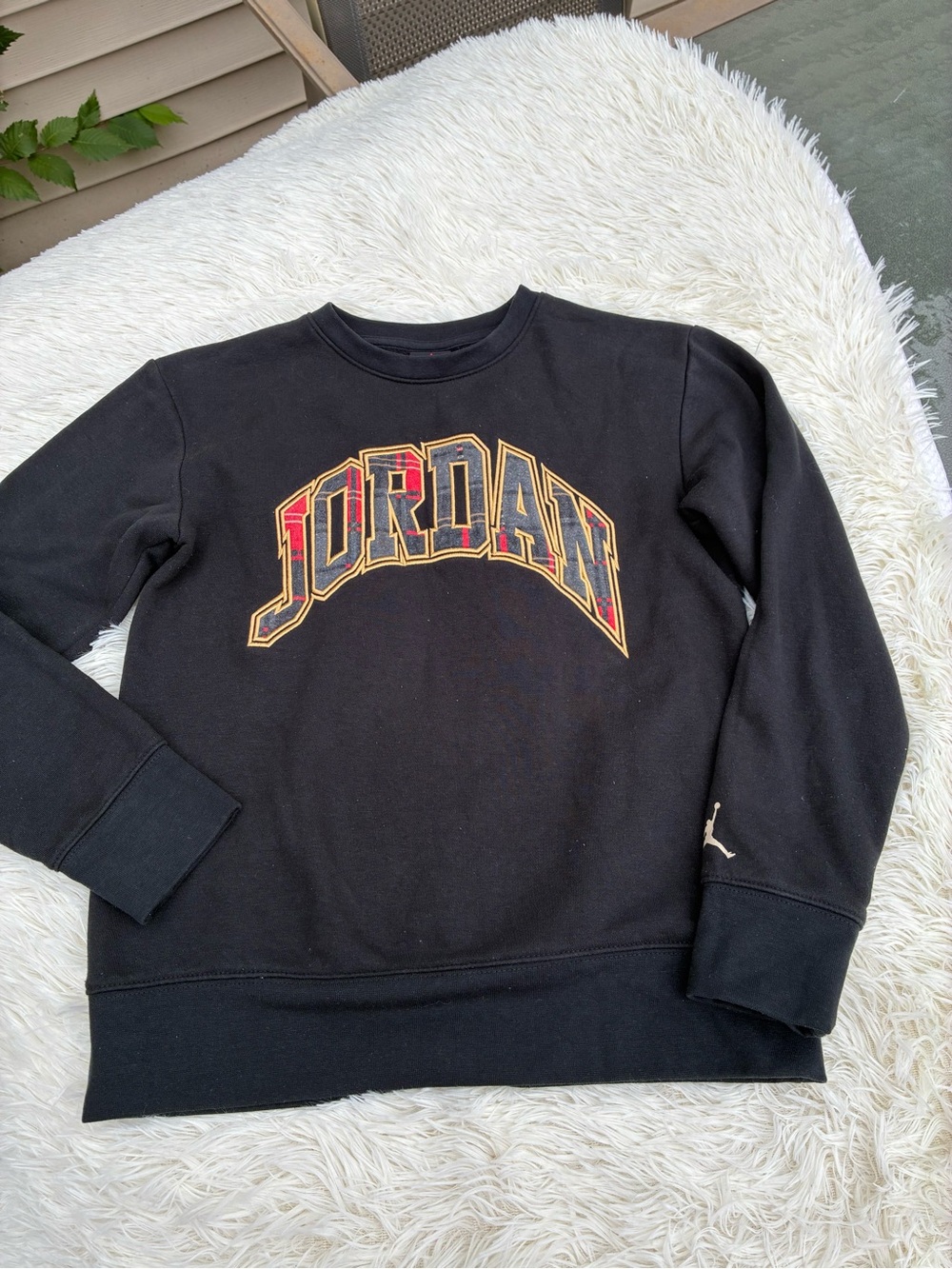 Jordan Black Crewneck Sweatshirt with Multicolor Plaid Logo size L 12/13 y